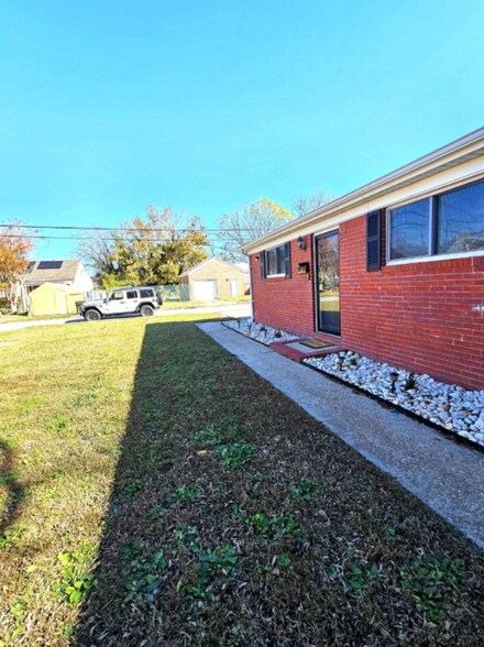 Building Photo - 361 Cherry St