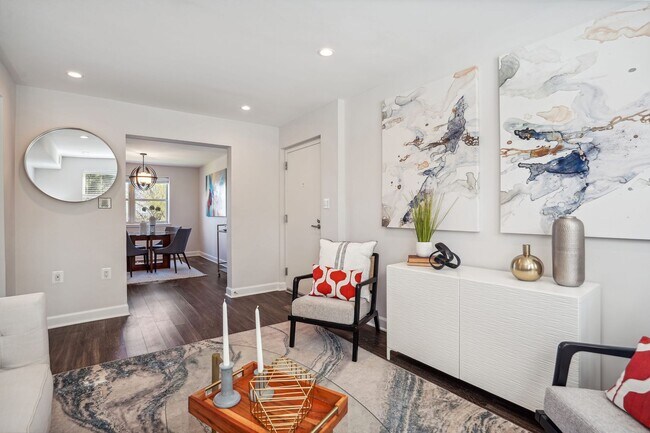 Building Photo - Lovely 3 BR/2 BA Condo in Barry Farm!