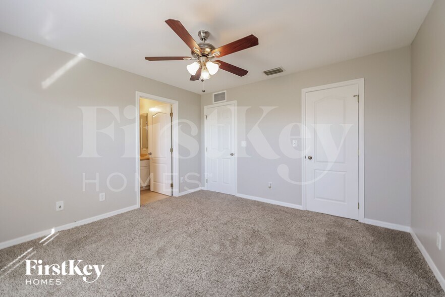 Building Photo - 4026 NE 22nd Ave