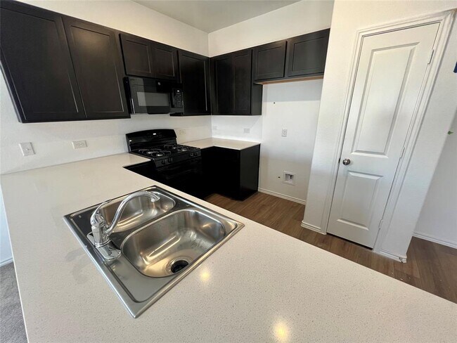 Building Photo - 2400 Fullmoon Dr