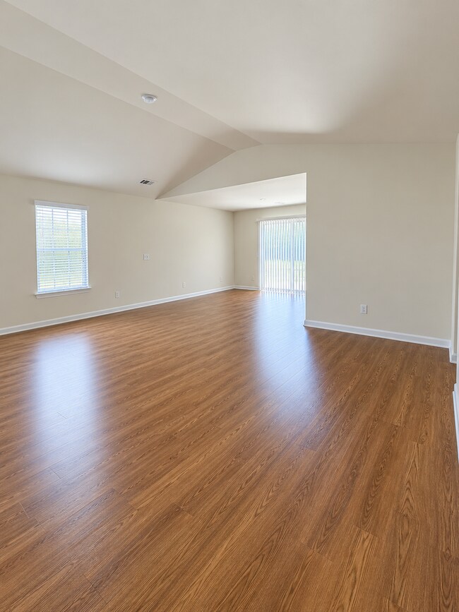 Building Photo - 21 Miller Park Cir