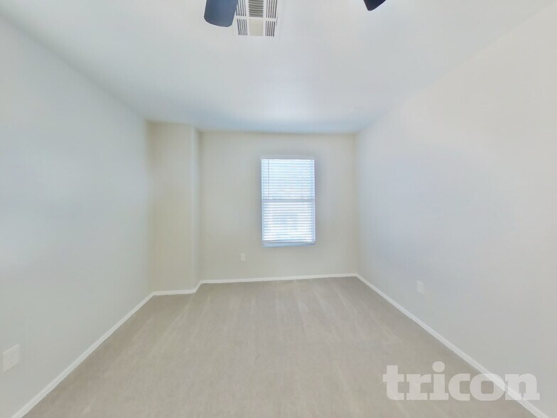 Building Photo - 3921 W Irwin Ave