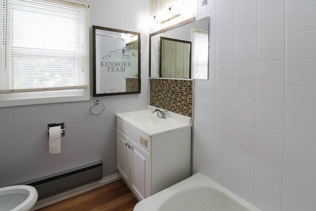 Building Photo - 3 Bedrooms, 2.5 Baths Duplex in Richland