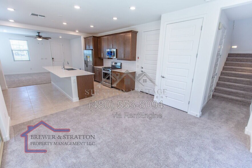 Building Photo - 1097 E Chapman Dr