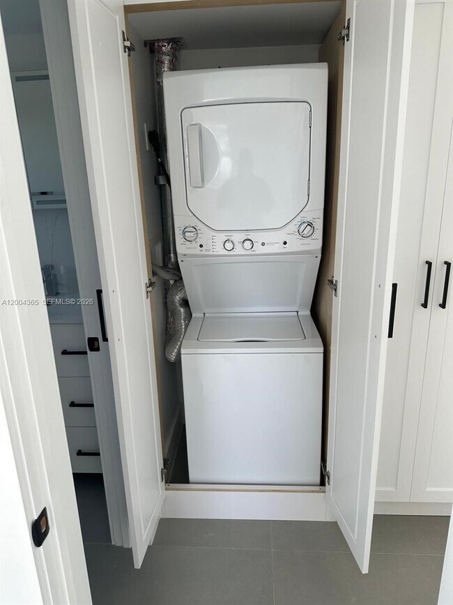 Building Photo - 360 Meridian Ave