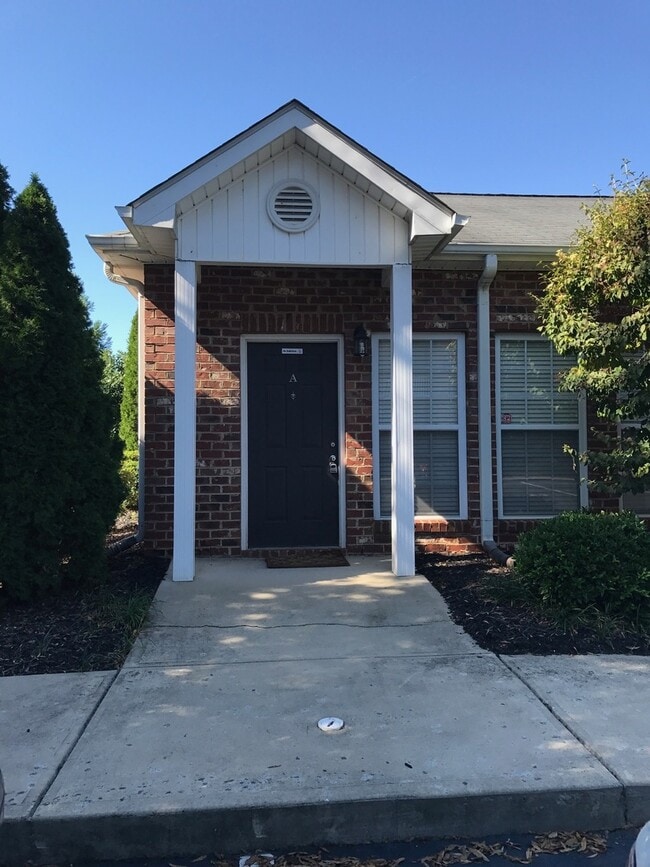 Building Photo - Adorable 1 bedroom 1 bath condo with garage located in Cotwold Park