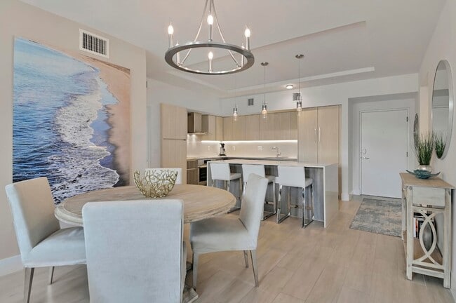 Building Photo - 111 SE 1st Ave