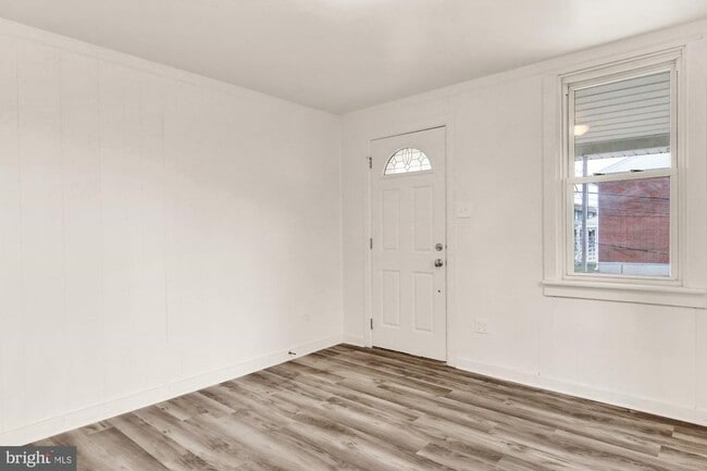 Building Photo - 3 bedroom in CD East Schools