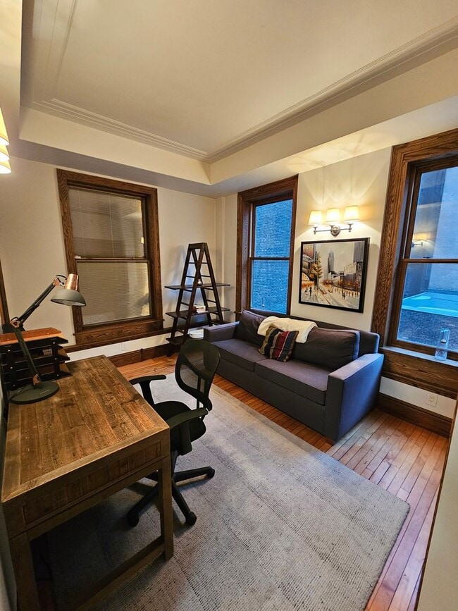 Building Photo - Fully Furnished Public Square Apartment!!!