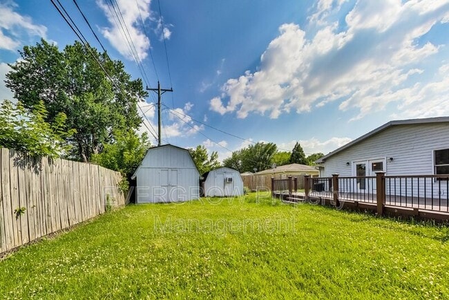 Building Photo - 205 Mooreland Dr