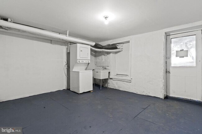 Building Photo - 4330 Fleming St