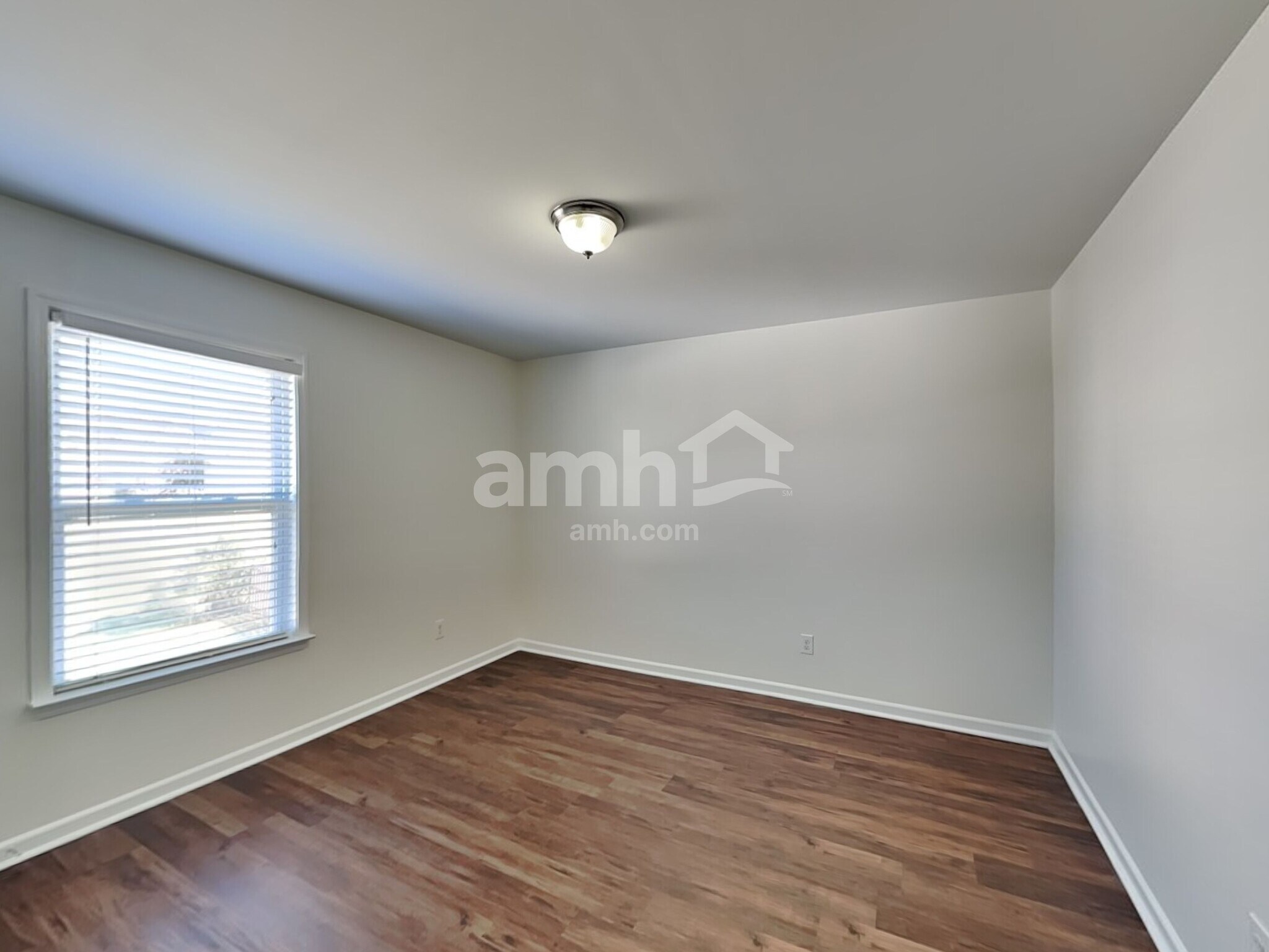 Building Photo - 9907 Fernspray Rd