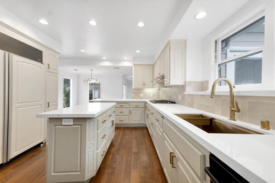 Building Photo - 4722 Forman Ave