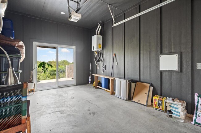 Building Photo - 2720 Bristol Dr