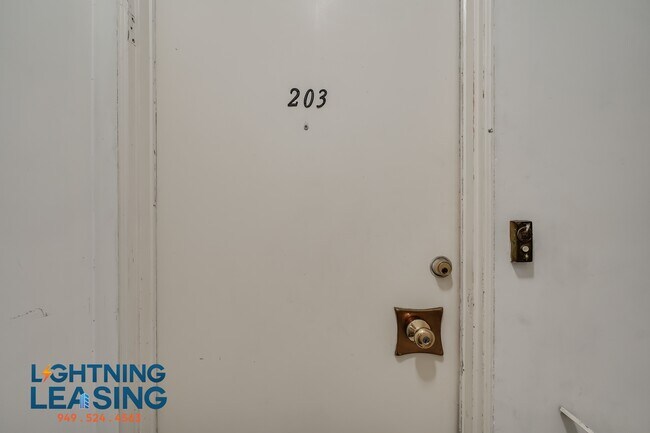 Building Photo - 1035 Hayworth Ave
