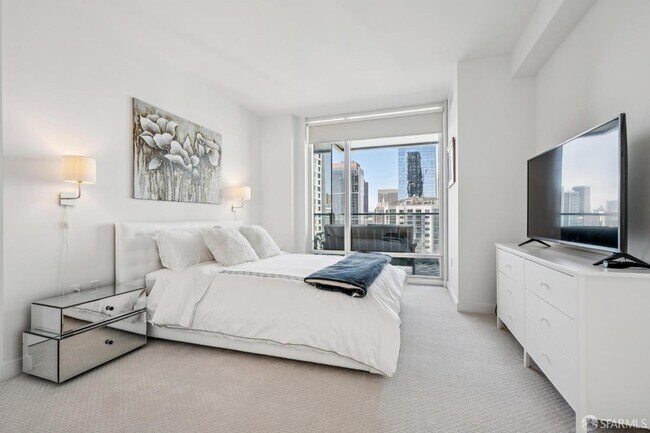 Building Photo - 425 1st St