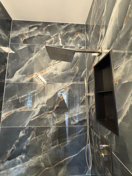 Building Photo - 1060 Forest Ave