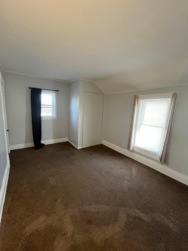 Building Photo - 1227 E Chestnut St