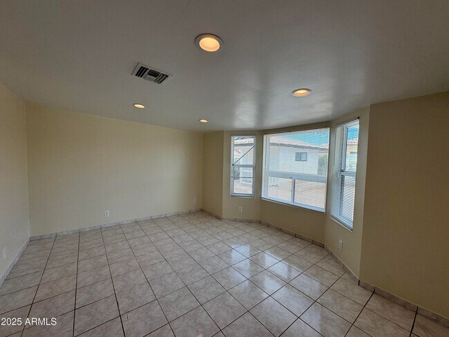 Building Photo - 5502 W Frier Dr