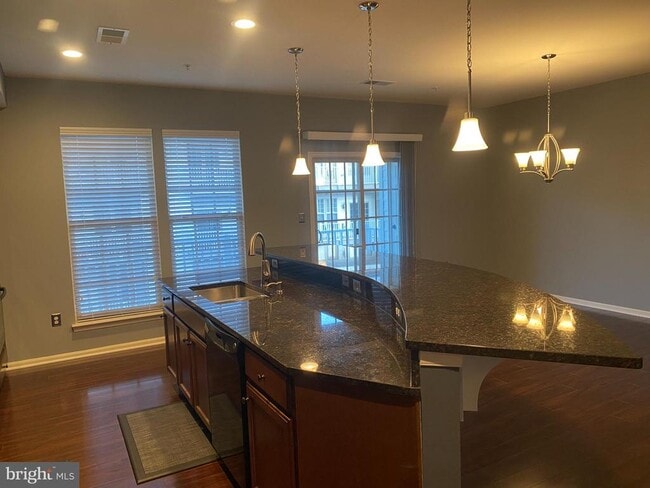 Building Photo - 8049 Crescent Park Dr