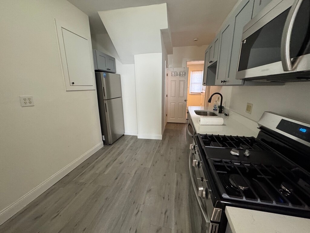 Building Photo - 10 Saunders St