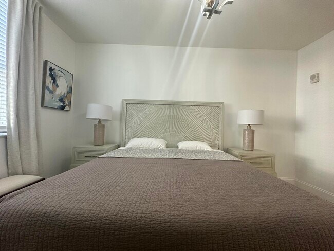 Building Photo - 630 S Sapodilla Ave