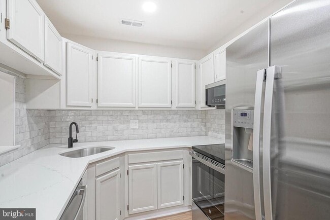 Building Photo - 4617A Aberdeen Dr