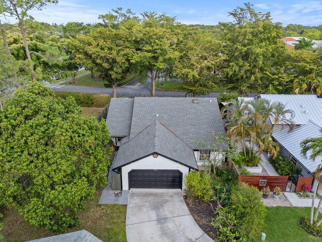 Building Photo - 465 Goldenwood Way