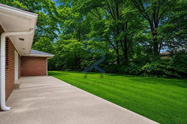 Building Photo - Paws Welcome! Charming 3BR Home in Historic Lithonia
