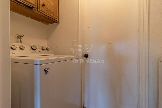 Building Photo - 2414 Shropshire Dr