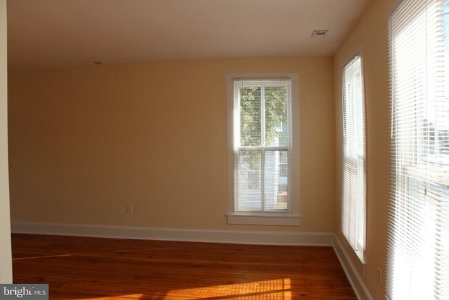 Building Photo - 205 Railroad Ave
