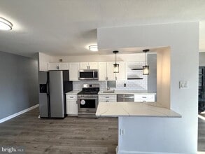 Building Photo - 207 Barclay Towers