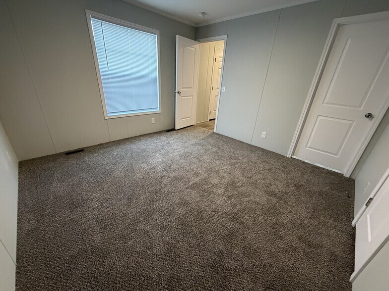 Building Photo - 15381 Danseur Dr
