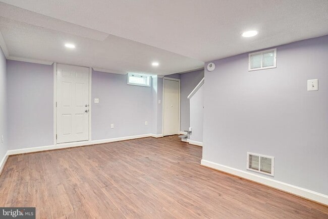 Building Photo - 2901 Farmington Dr