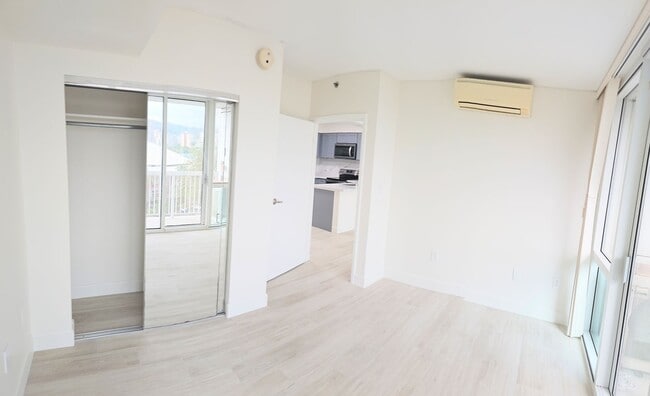 Building Photo - 909 Kapiolani Blvd