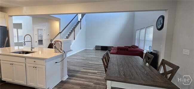 Building Photo - 730 Blue Moon Xing