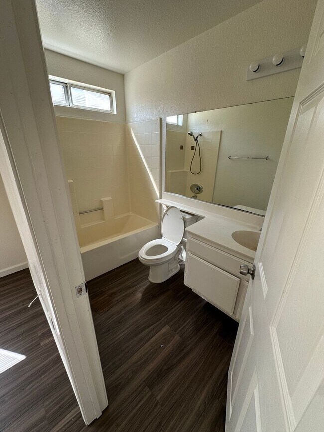 Building Photo - 3 BEDROOM ADELANTO HOME