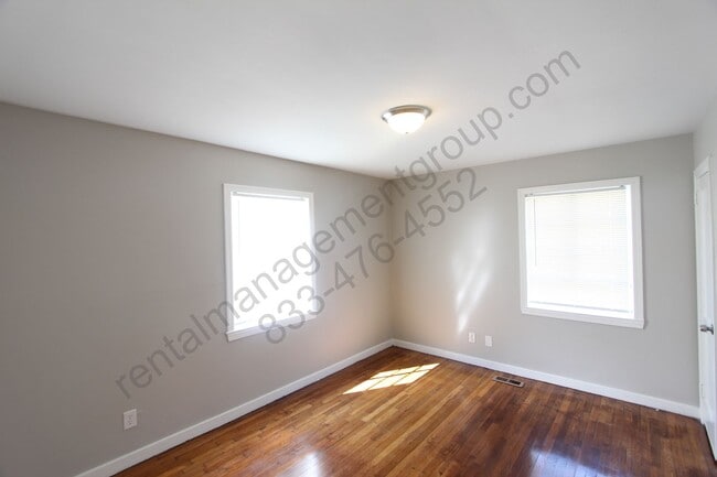 Building Photo - 3 Bedroom, 1.5 Bath! New on the Market and...