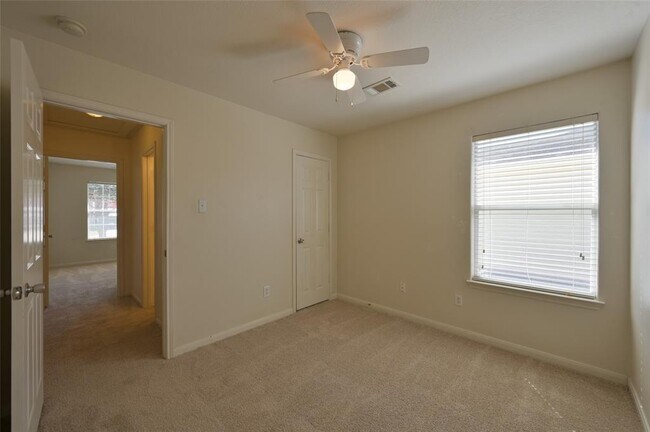 Building Photo - 28927 Rio Grande River Dr