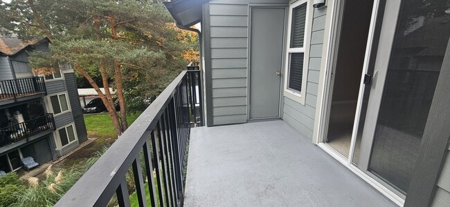 Building Photo - 11112 NE 124th Ln