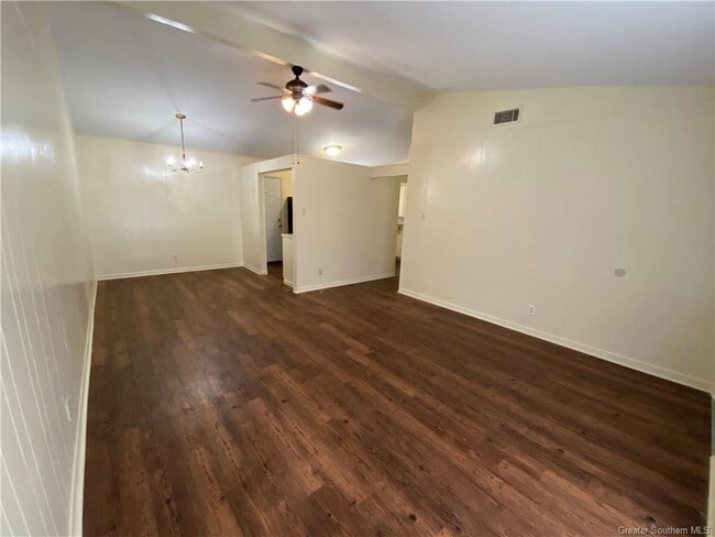 Building Photo - 1421 Cactus Dr