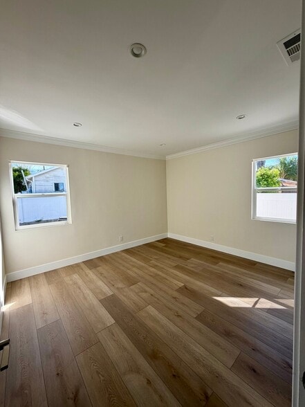 Building Photo - 10622 McVine Ave