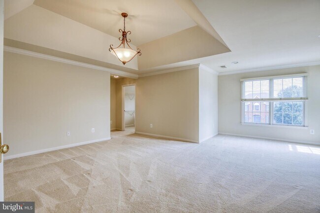 Building Photo - 1001 Meadow Ct