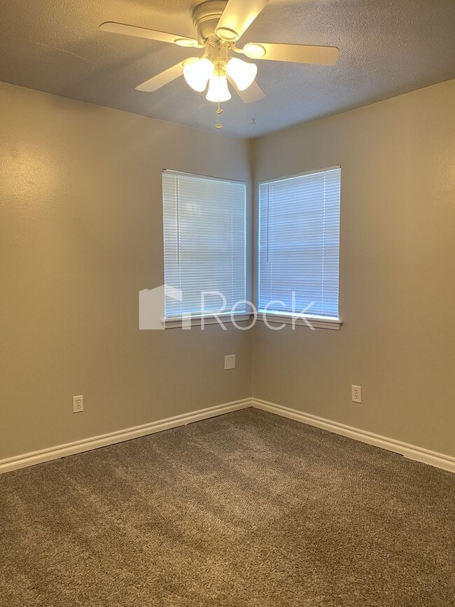 Building Photo - 3 bedroom/2 bathroom home in Moore Schools