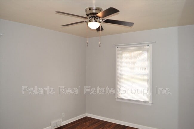 Building Photo - 6057 Rosslyn Ave
