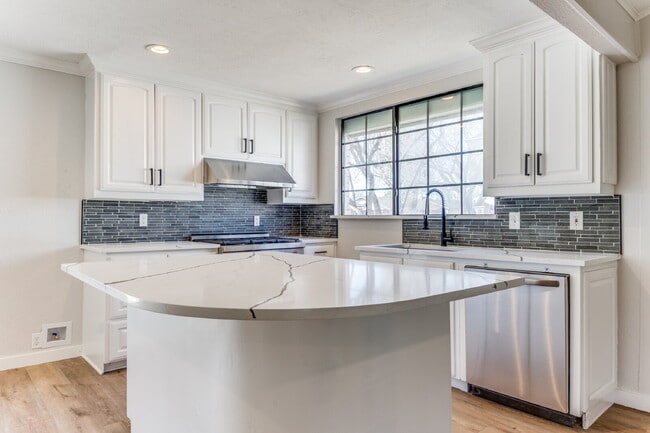 Building Photo - "Charming 3-Bedroom Home in Garland with 2 Full Baths and 1445 Sq Ft of Comfort!"