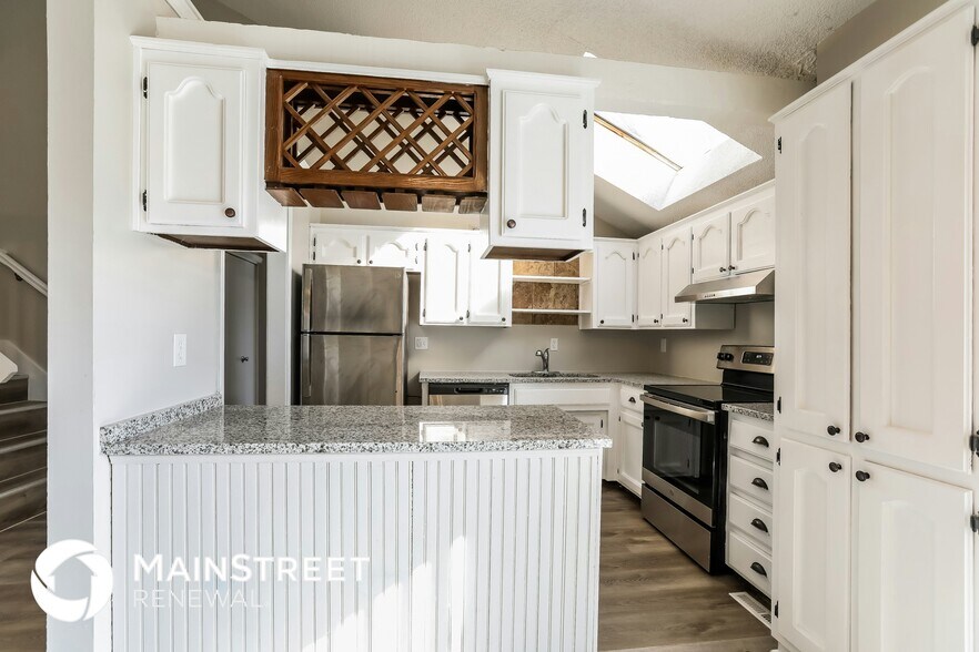 Building Photo - 1813 NE Gatewood Dr