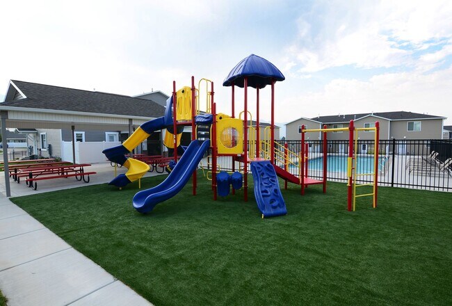 Building Photo - 160 W 400 S