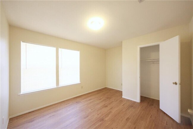 Building Photo - 8005 Tantara Ct