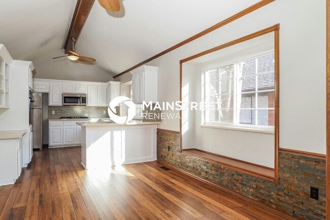 Building Photo - 4 Bedroom Pet-Friendly Home in Oklahoma City, OK with Main Street Renewal